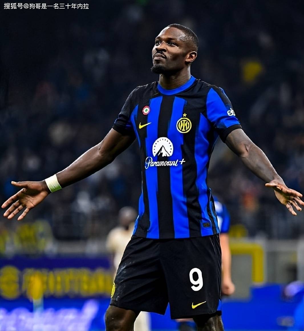 半场战报：都灵1-1科莫，弗拉希奇点射，阿达伊建功